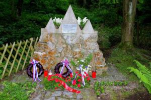 Spominska svečanost pri spomeniku padlim ruskim ujetnikom v Črnečah 1